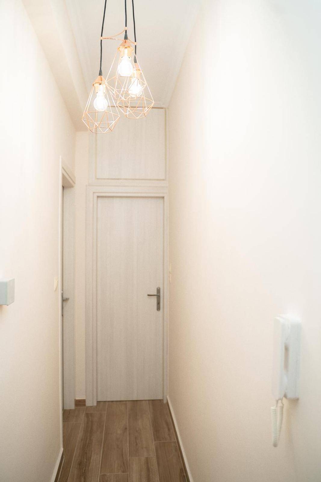 Artemis Bay Apartments Near Sea And Airport Buitenkant foto