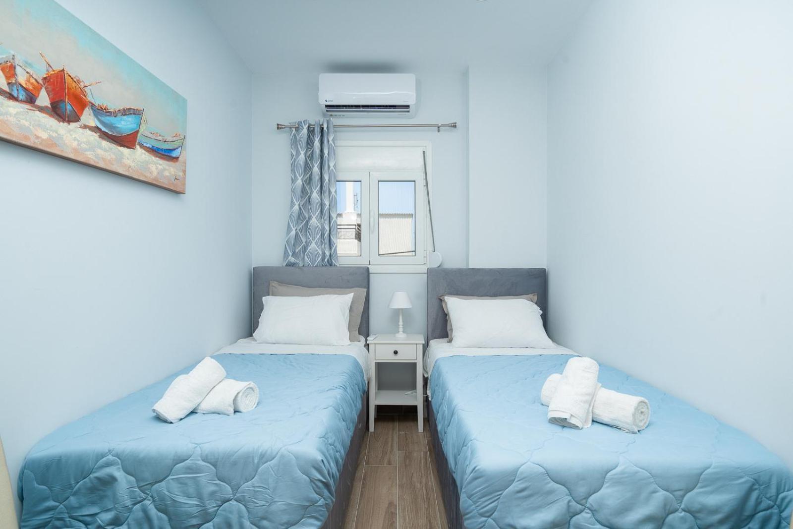 Artemis Bay Apartments Near Sea And Airport Buitenkant foto